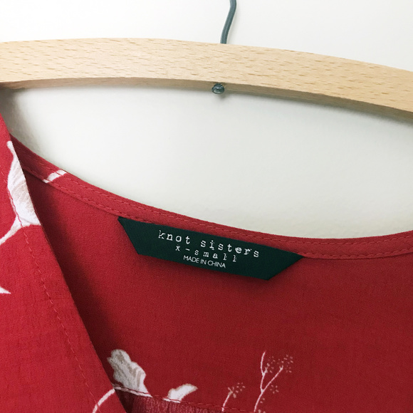 Knot Sisters Gomez Top in Scarlet Tulips Print - Picture 3 of 4